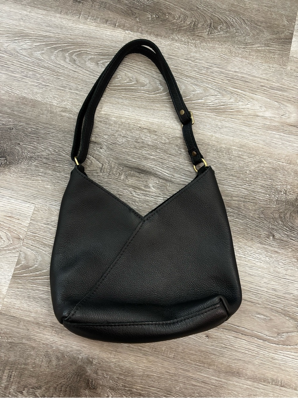 Portland Leather Classic Black Leather Shoulder Bag V cut
